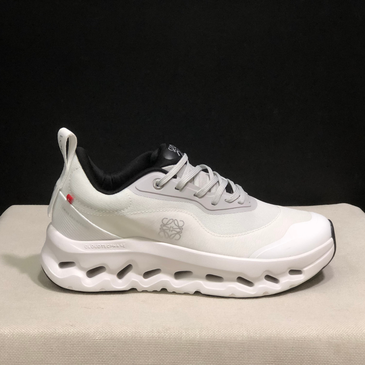 Clоudtіlt L°еwе - White and Black